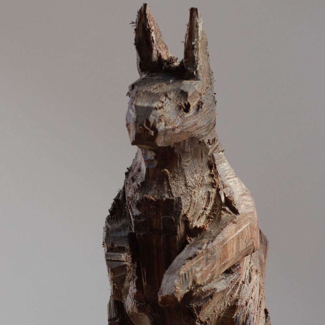 Wiewiórka czarna rzeźba w orzechu, BURY